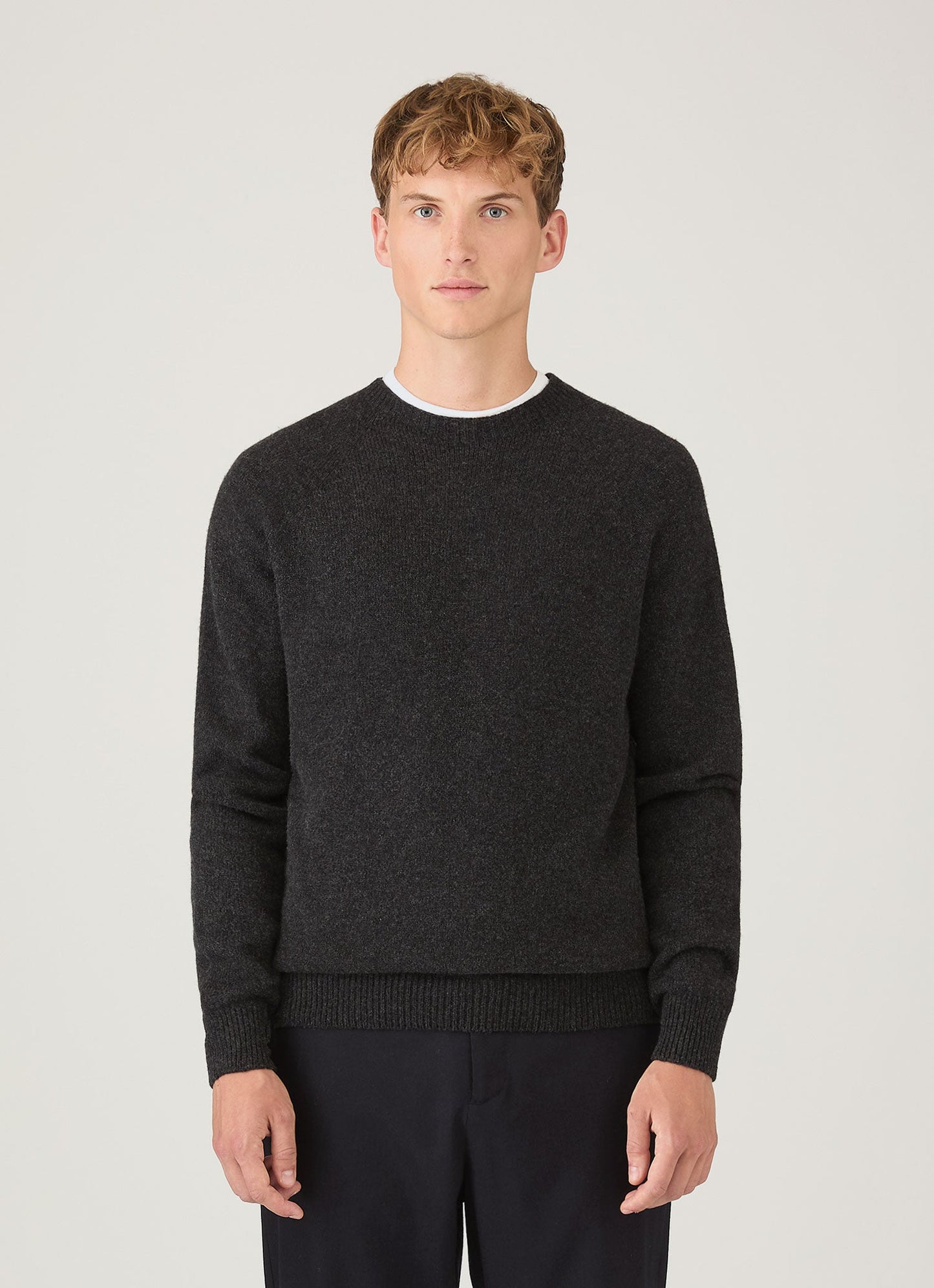 Mens Lambswool Crew Neck Jumper In Charcoal Melange Mjum8066 Gyad