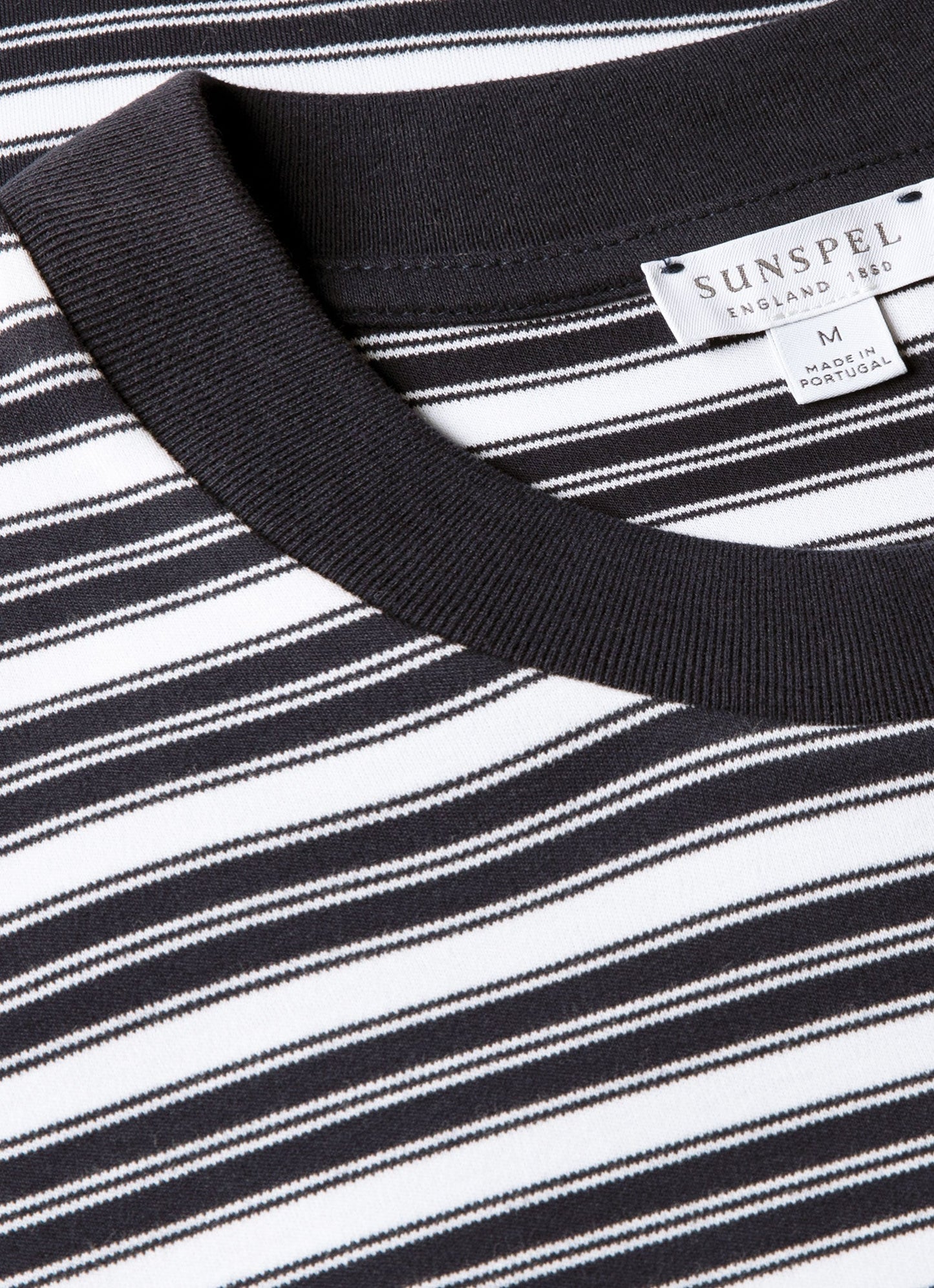 Men's Relaxed Fit Heavyweight T-shirt in White/Navy